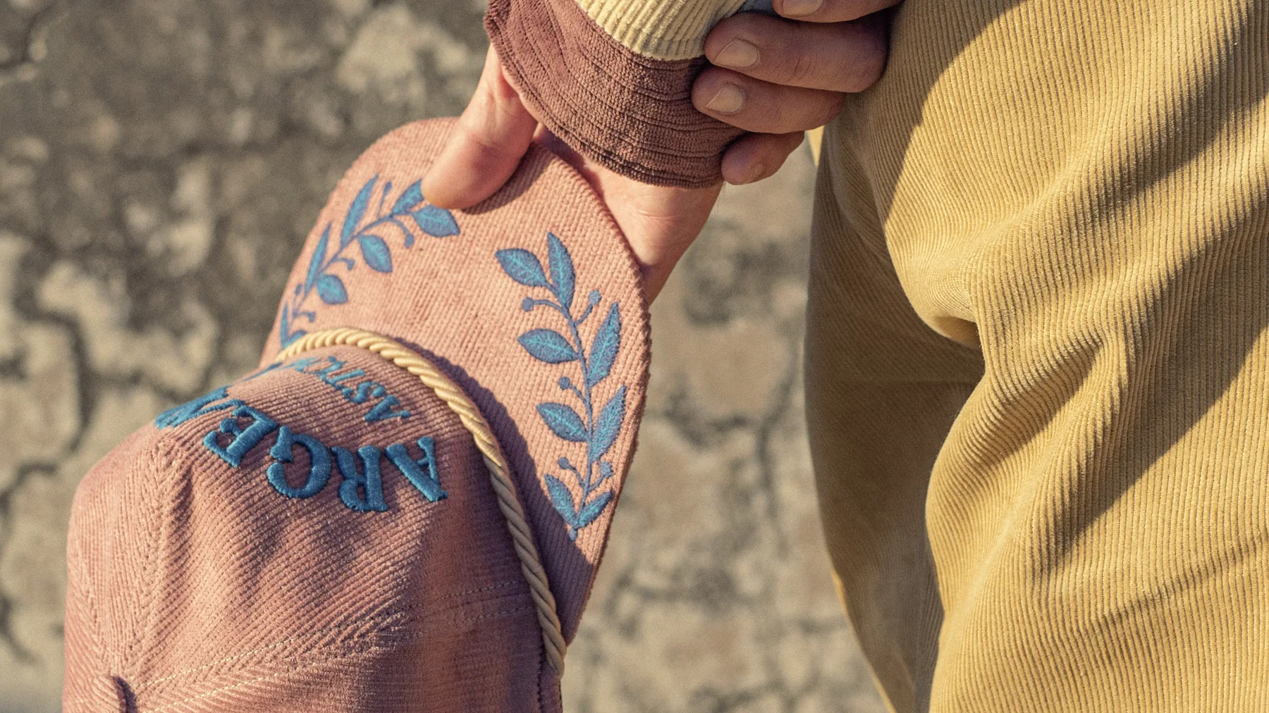 ASTQR lookbook — gorra detalle
