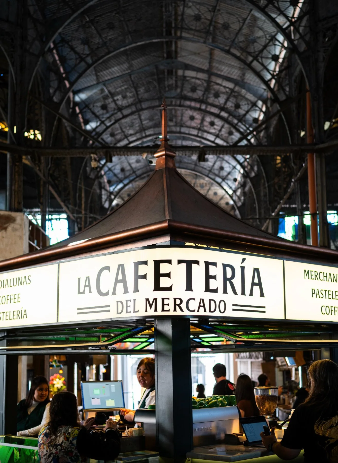 La Cafetería — lateral merchandising