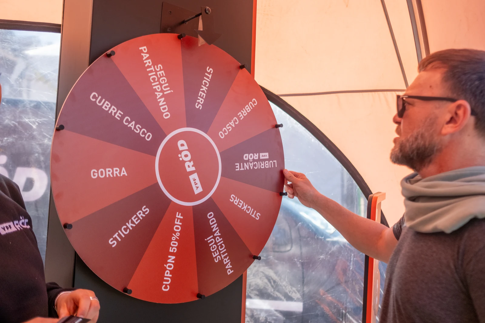 YPF RÖD — Rueda de premios branding